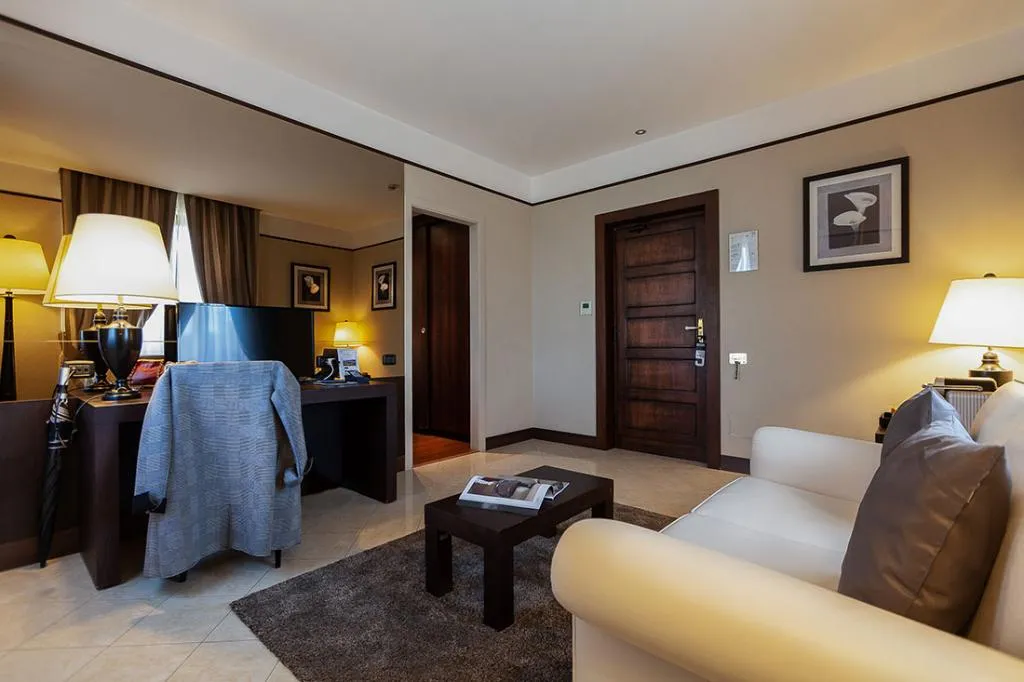 JUNIOR SUITE STANDARD Room, Th Roma - Carpegna Palace, Rome