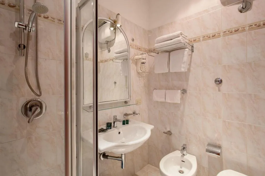 Room, Sonya, Rome