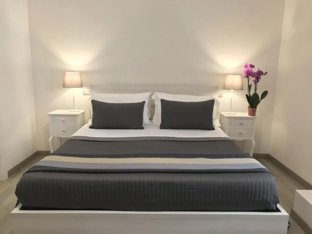 Room, Angolo Di Roma, Naples