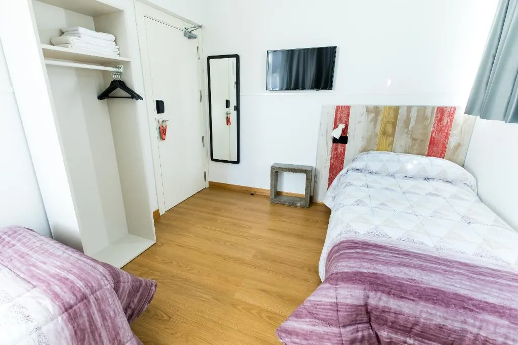 Double or Twin WITH SHARED BATHROOM Room, Far Home Bernabeu, Madrid