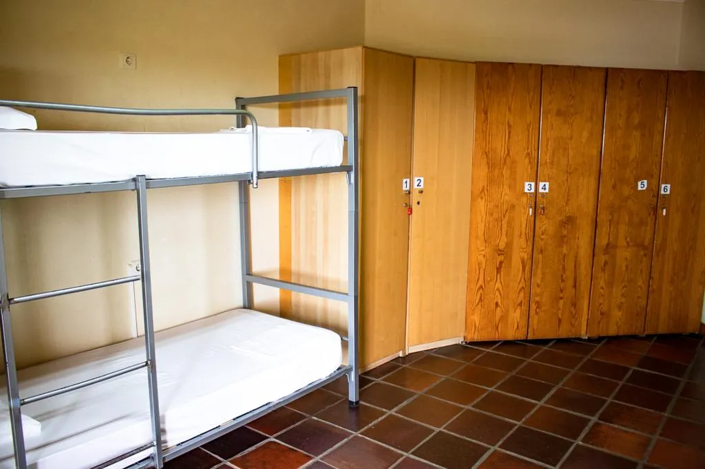 Bed in dormitory CAPACITY 6 Room, Hi Almada - Pousada de Juventude, Lisbon