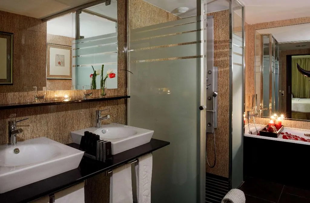 JUNIOR SUITE STANDARD Room, Melia Barcelona Sarria, Barcelona