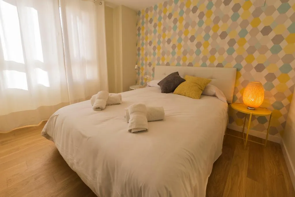 APARTMENT THREE BEDROOMS Room, HQ Rooms San Vicente, Valencia