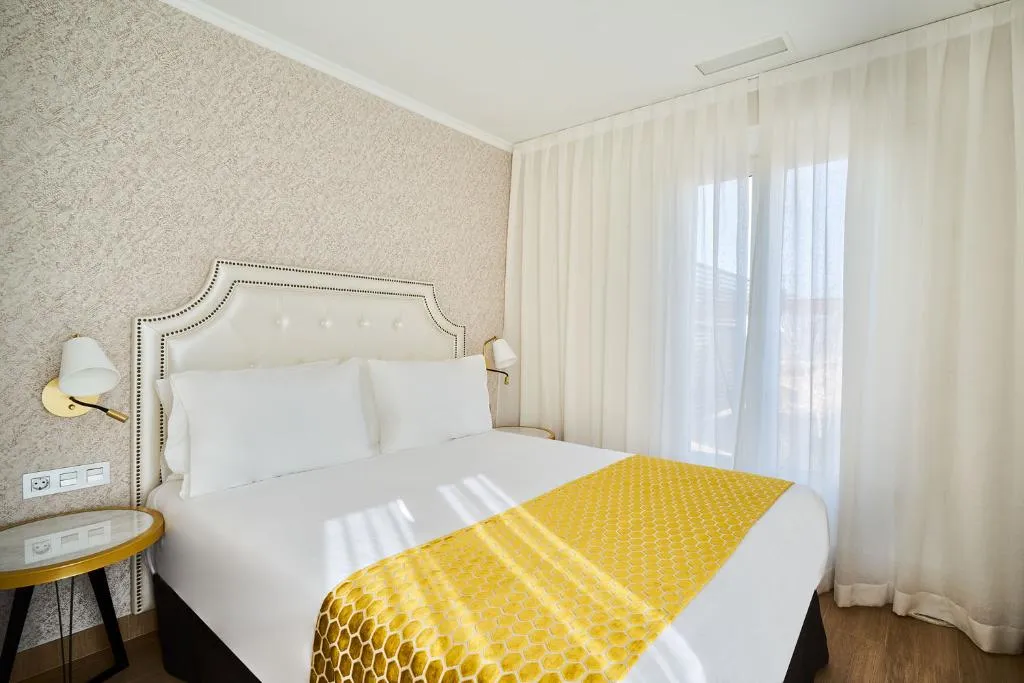 Room WITH TERRACE Room, Tandem Soho Suites, Costa Del Sol