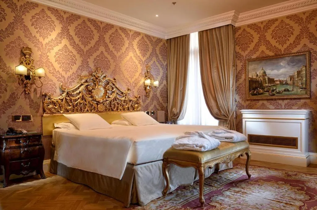 JUNIOR SUITE CAPACITY 3 Room, Ai Reali Hotel, Venice