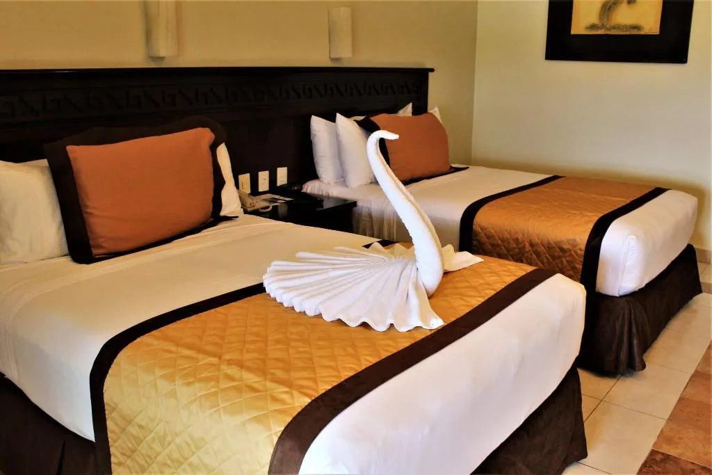QUADRUPLE DELUXE OCEAN VIEW Room, BlueBay Grand Esmeralda, Playa Del Carmen