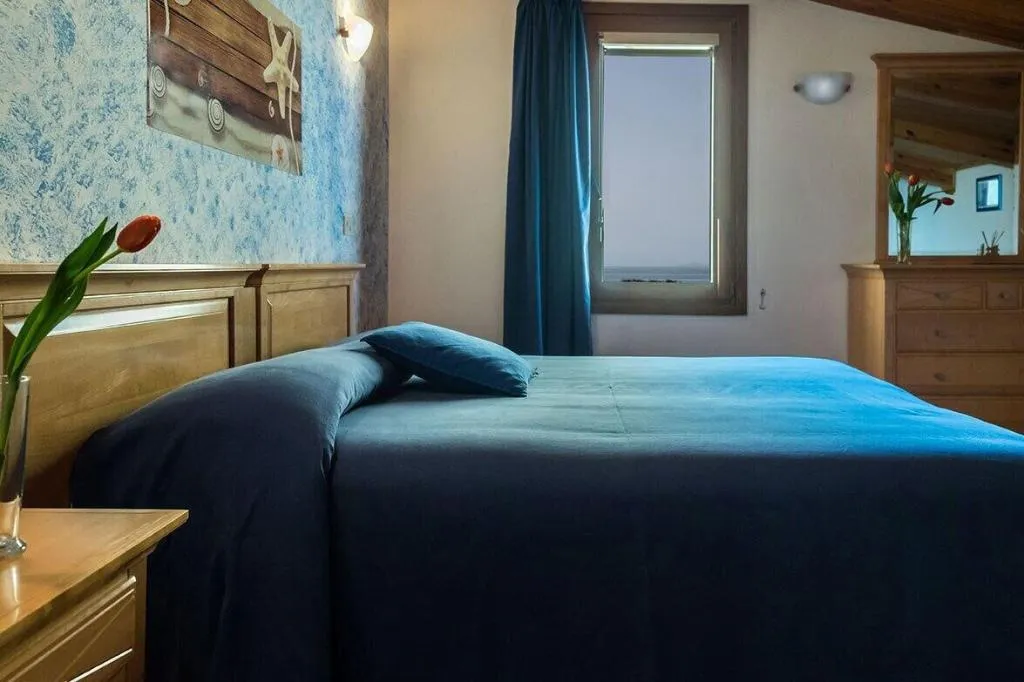 Room, L'Approdo, Naples