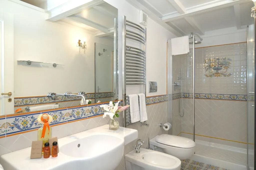 Room, Residenza Luce, Naples
