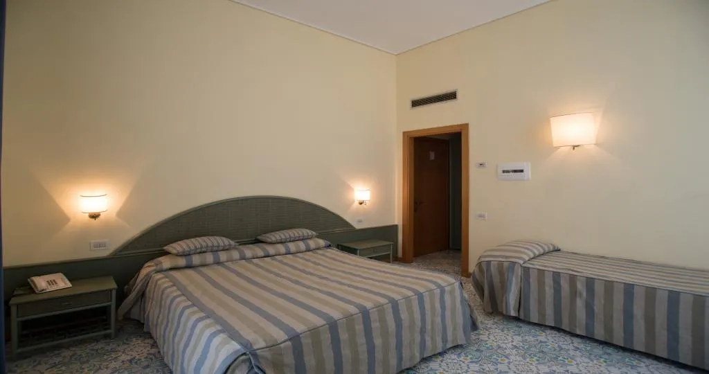 TRIPLE SUPERIOR Room, Villa Maria, Naples