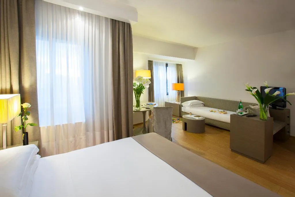 FAMILY ROOM STANDARD Room, Starhotels Michelangelo Firenze, Florence