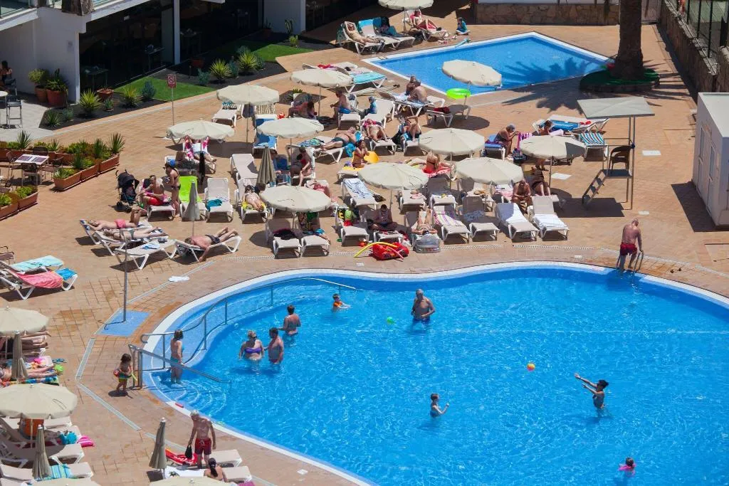 Sports and Entertainment, Revoli, Gran Canaria