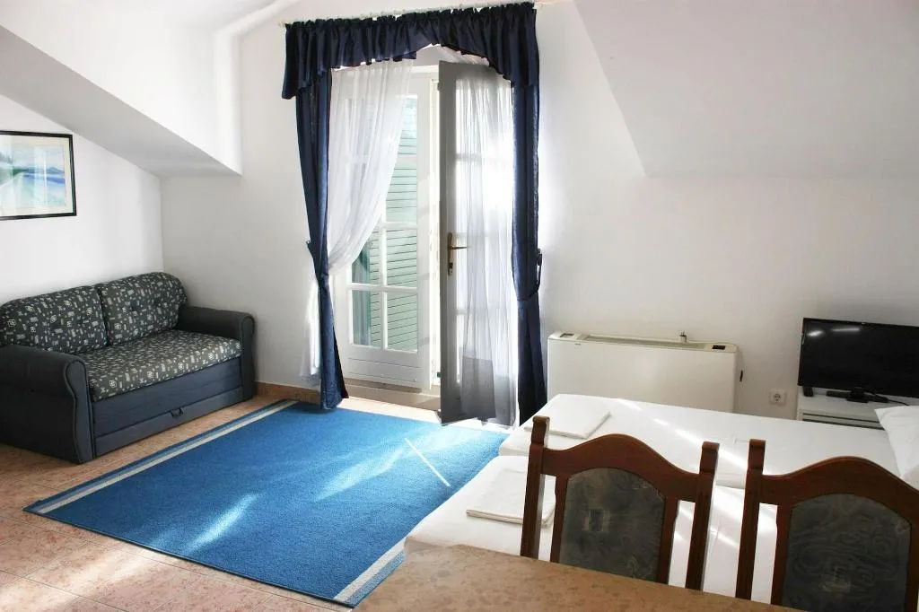 Room, Ivan, Split