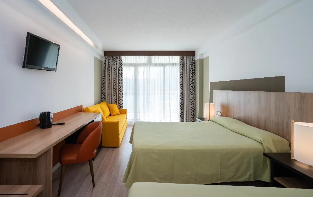 FAMILY ROOM STANDARD Room, Medplaya Hotel Flamingo Oasis, Costa Blanca