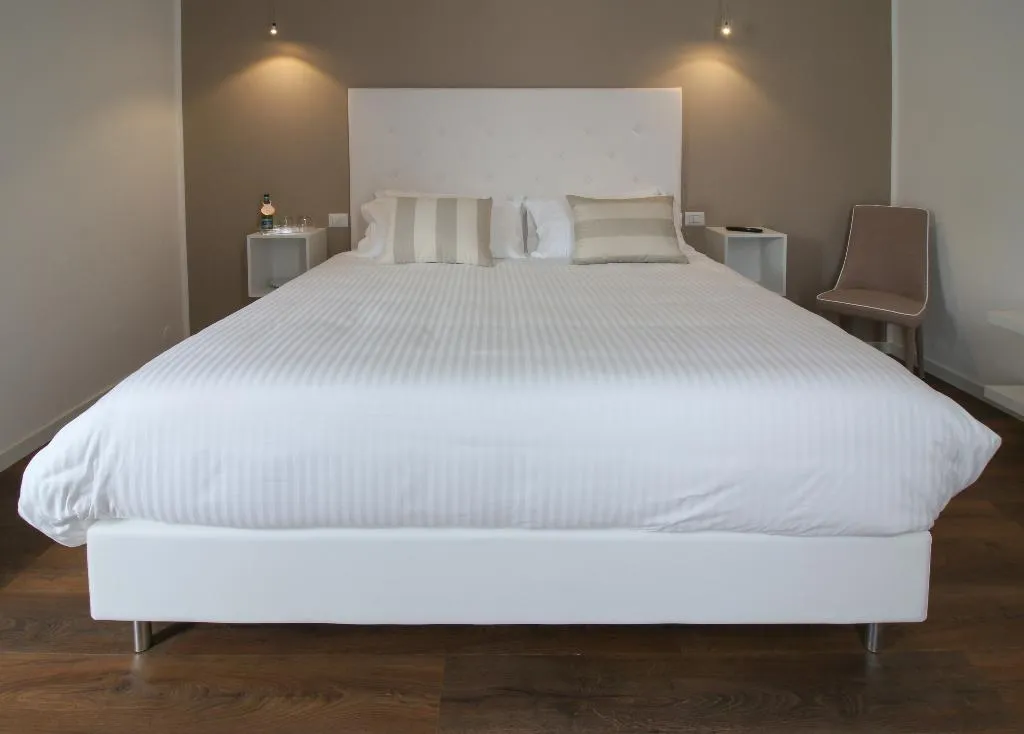 Room, Suite Santa Tecla, Milan