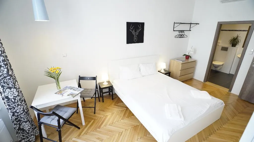 STUDIO WITH DOUBLE BED Room, Royal Road Residence, Prague
