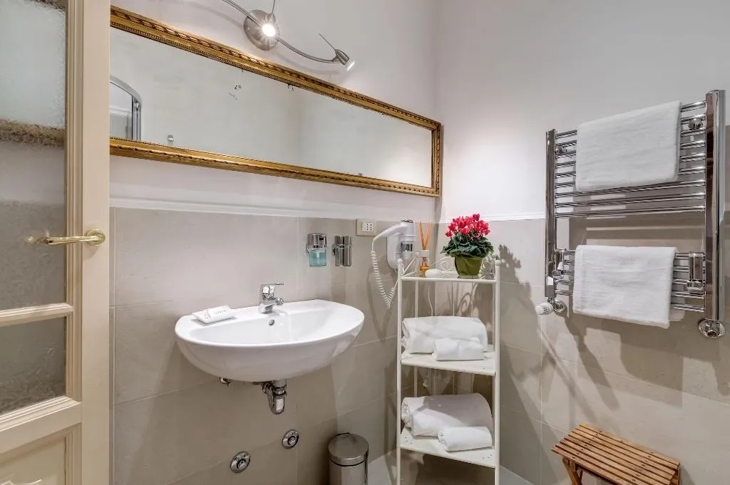 Room, Rome Charming Suites, Naples