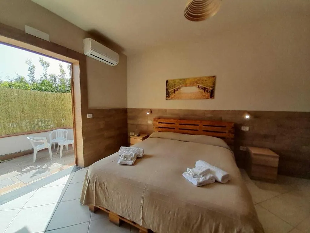 Room, City Pompei Accommodations, Naples