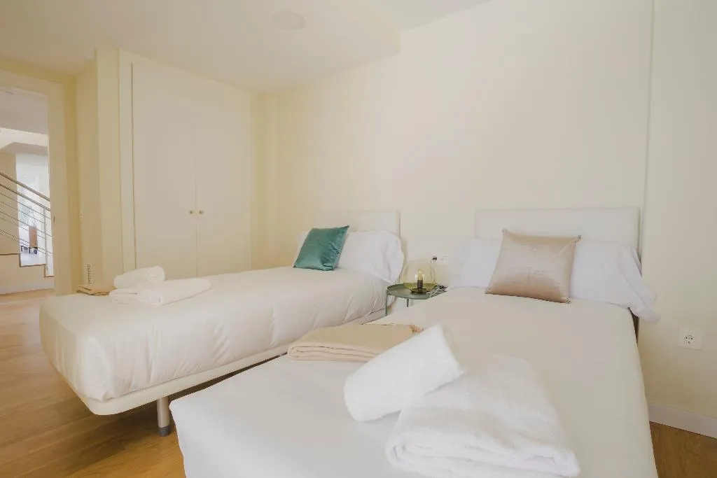 APARTMENT CAPACITY 8 THREE BEDROOMS Room, HQ Rooms San Vicente, Valencia