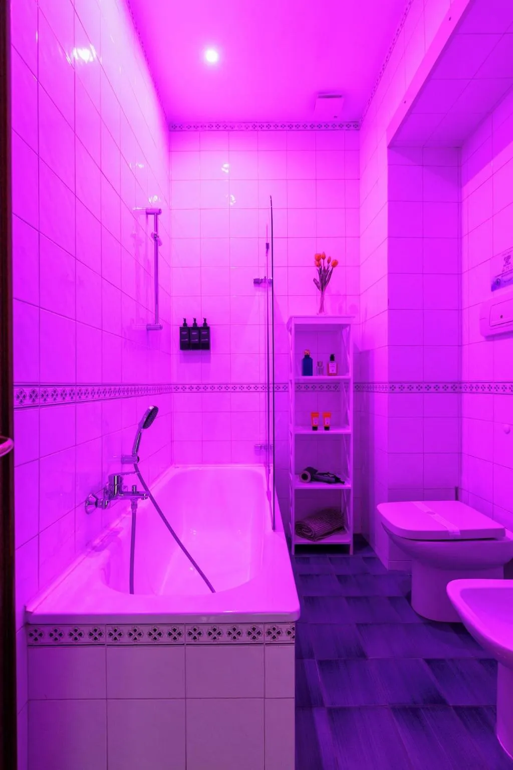 Room, Napolicentro Mare, Naples