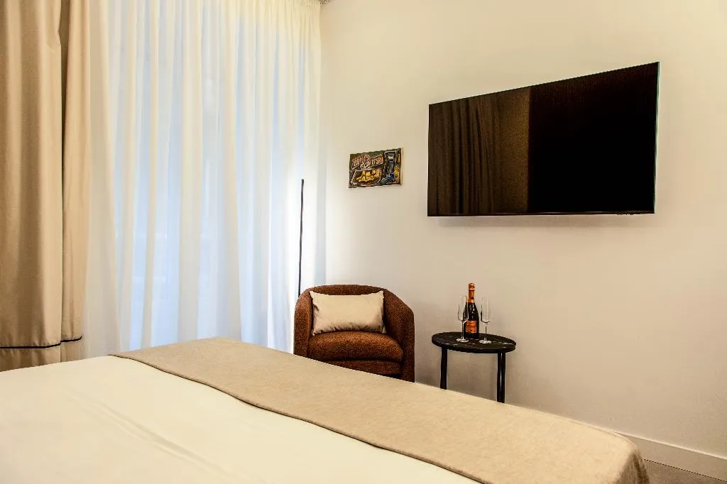 Double or Twin DELUXE ONE BED Room, Mamalu - Corso Umberto 35, Naples