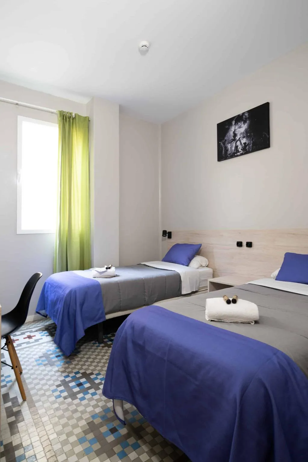 TWIN WITH SHARED BATHROOM Room, Purple Nest, Valencia