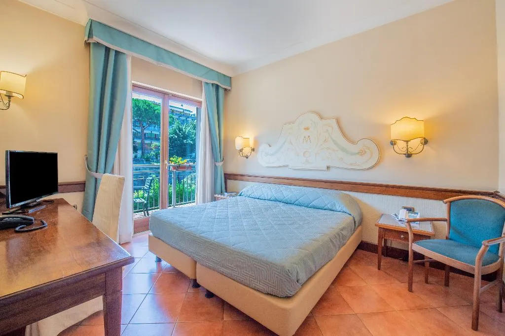 Double or Twin WITH BALCONY Room, Michelangelo, Naples