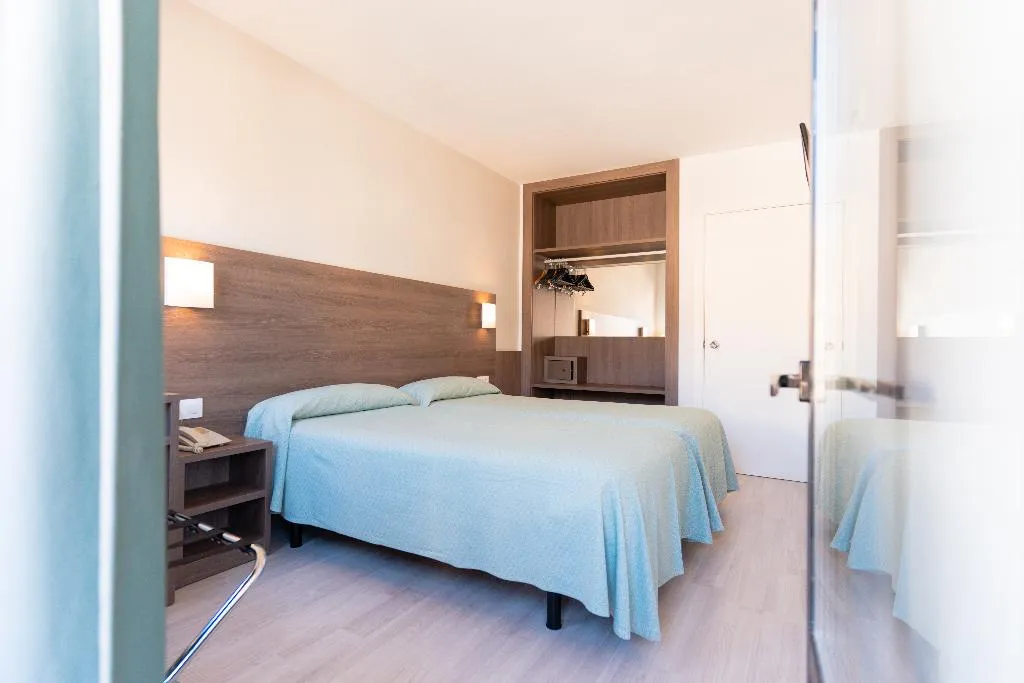 APARTMENT CAPACITY 4 ONE BEDROOM Room, Aparthotel Loar Ferreries, Menorca