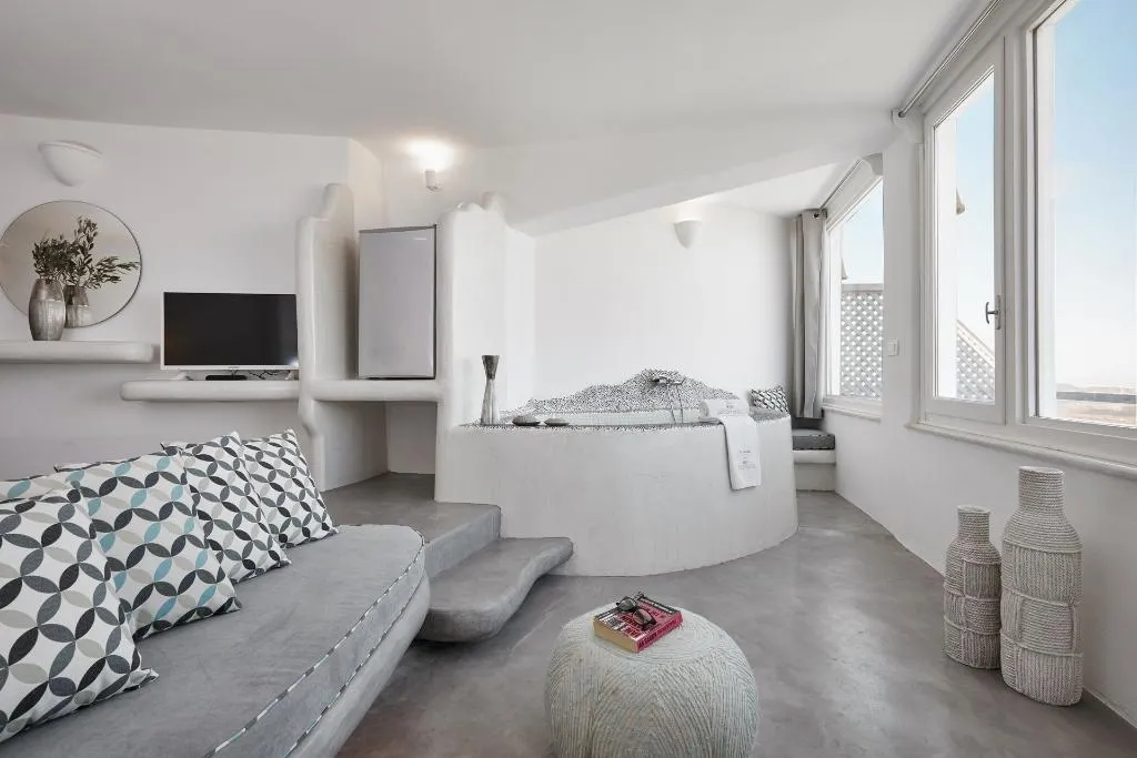 SUITE WITH PRIVATE POOL Room, Suites of the Gods Cave Spa, Santorini