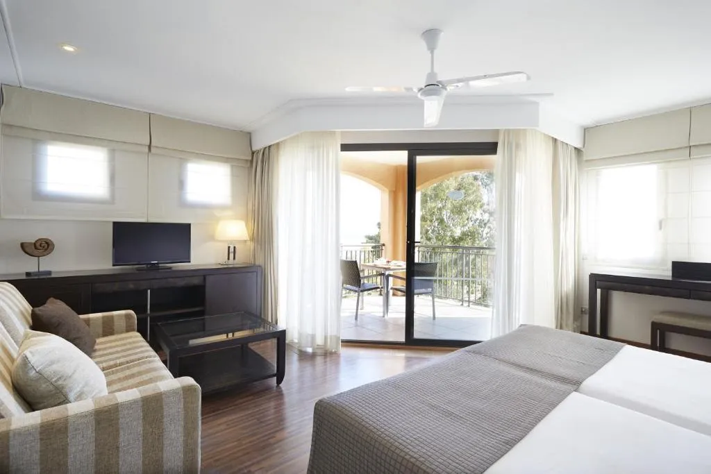 DOUBLE DELUXE SEA VIEW Room, Insotel Fenicia Prestige Suites & Spa, Ibiza