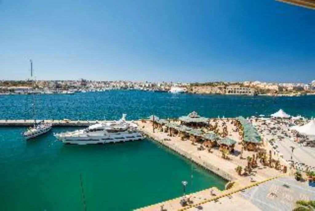 Double or Twin DELUXE SEA FRONT Room, Grand Hotel Excelsior, Malta