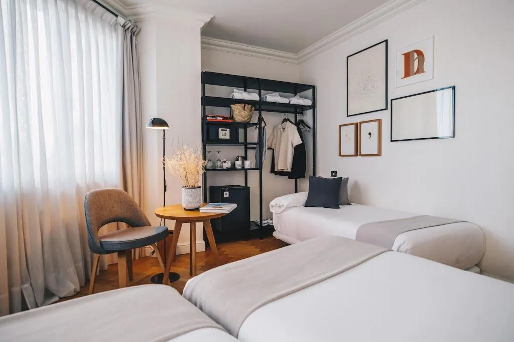TRIPLE DELUXE CITY VIEW Room, Dear Hotel Madrid, Madrid