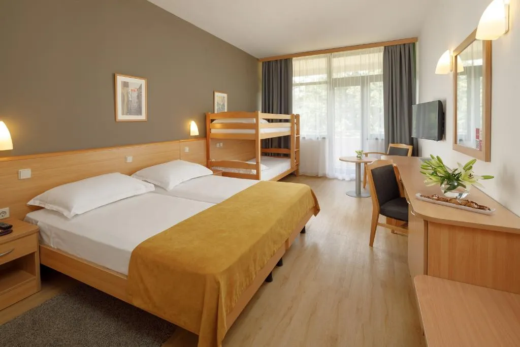 FAMILY ROOM PARK VIEW Room, Hotel Aurora Plava Laguna, Istria