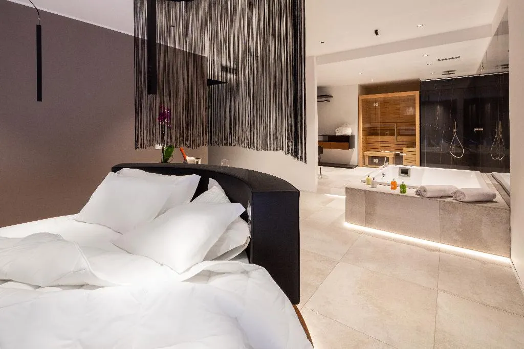 SUITE EXECUTIVE Room, The Corner Duomo Hotel, Naples