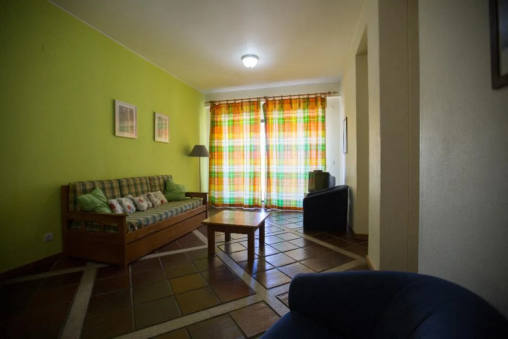 APARTMENT WITH KITCHENETTE Room, Hi Almada - Pousada de Juventude, Lisbon