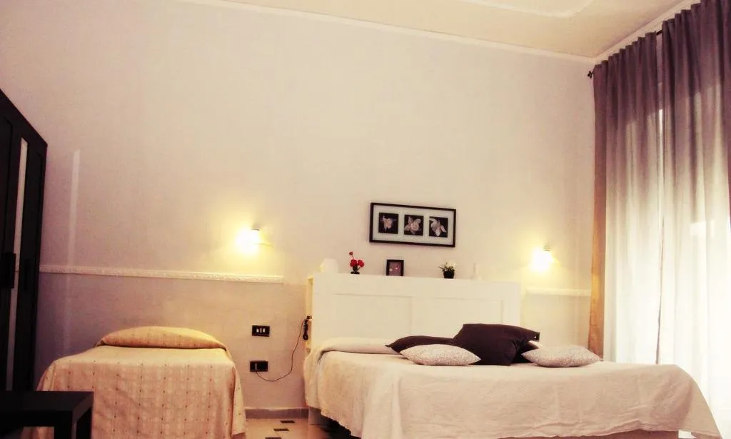 QUADRUPLE STANDARD Room, Luna Rossa, Naples