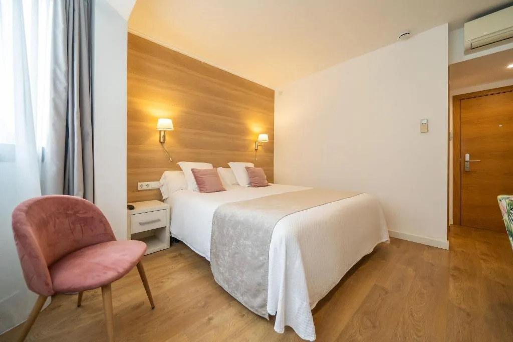 Room, Hostal Menurka, Menorca