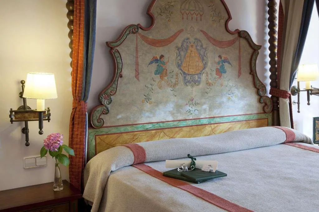 JUNIOR SUITE STANDARD Room, Parador de Guadalupe, Madrid