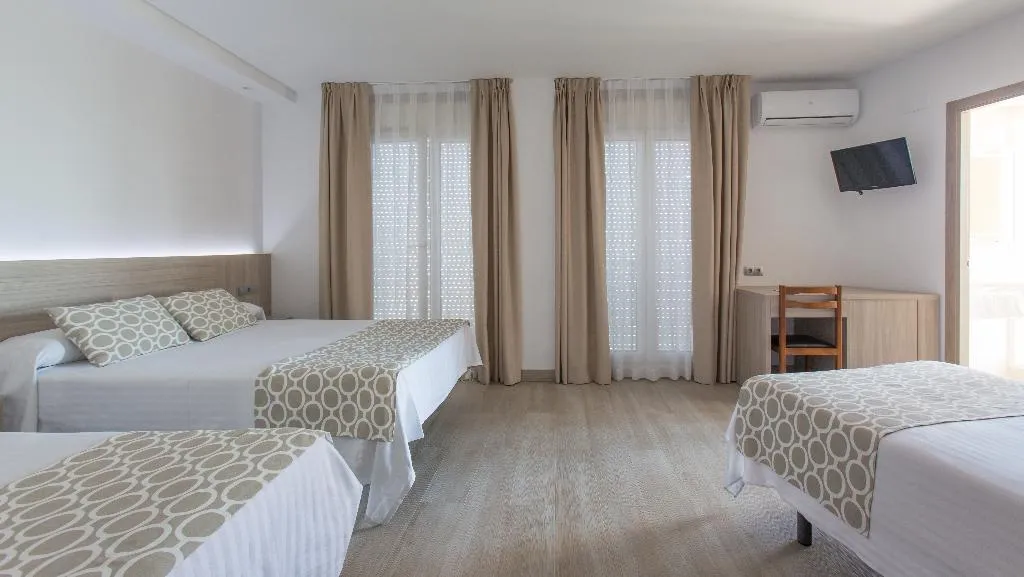 QUADRUPLE STANDARD Room, Olympia Ronda II, Valencia