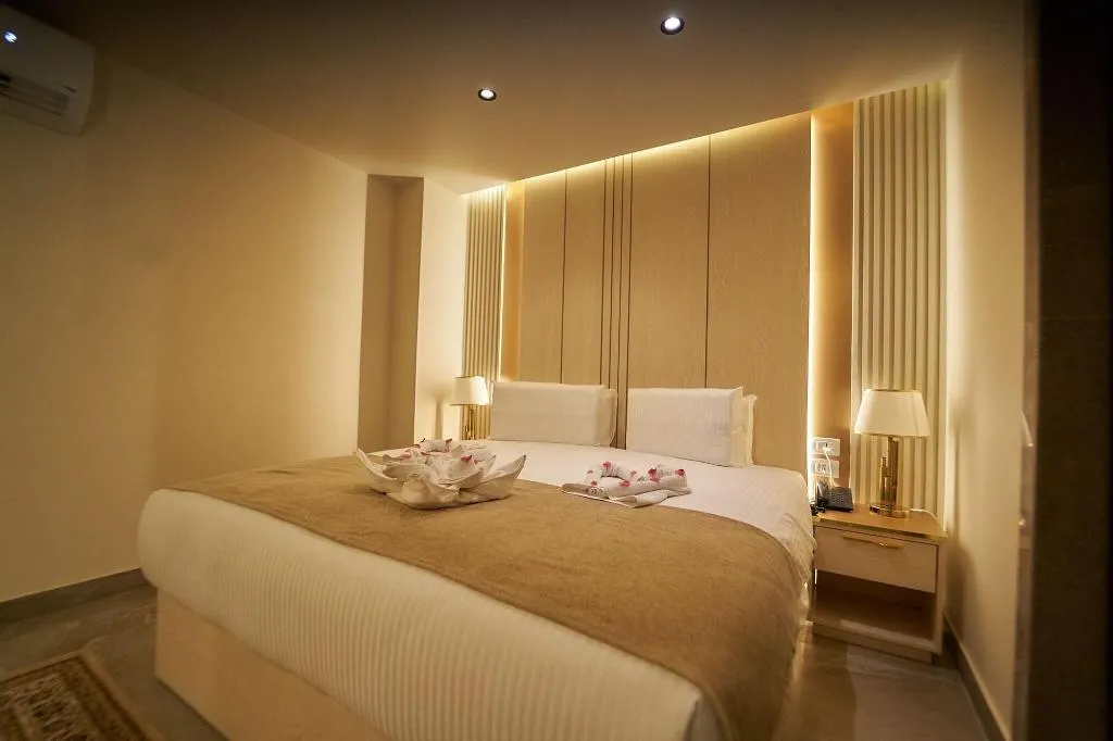 Room, Gold's Pyramids Hotel, Cairo