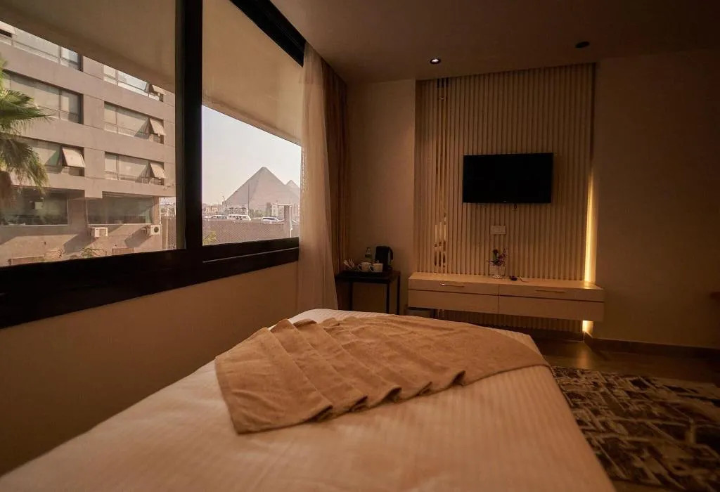 Room, Gold's Pyramids Hotel, Cairo