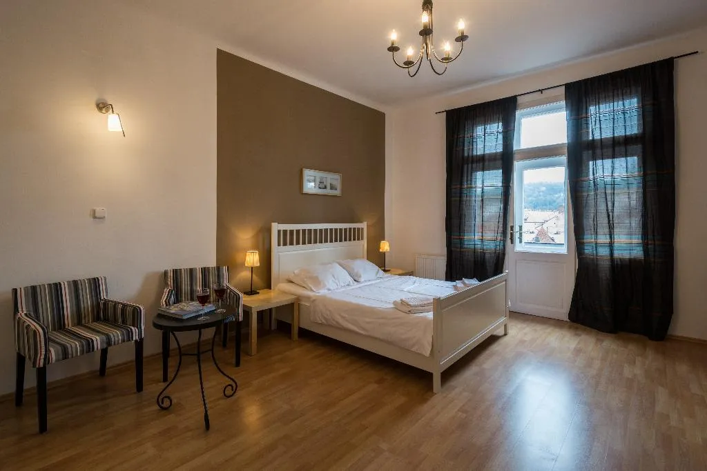 STUDIO WITH BALCONY Room, Royal Road Residence, Prague