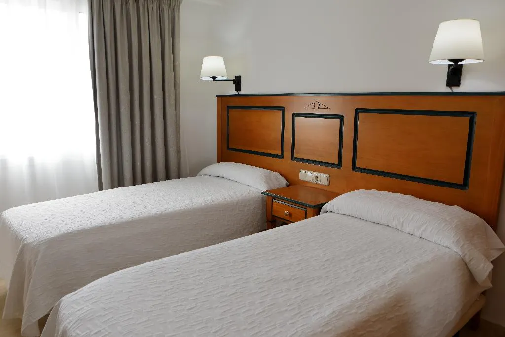 APARTMENT TWO BEDROOMS Room, PYR Fuengirola, Costa Del Sol