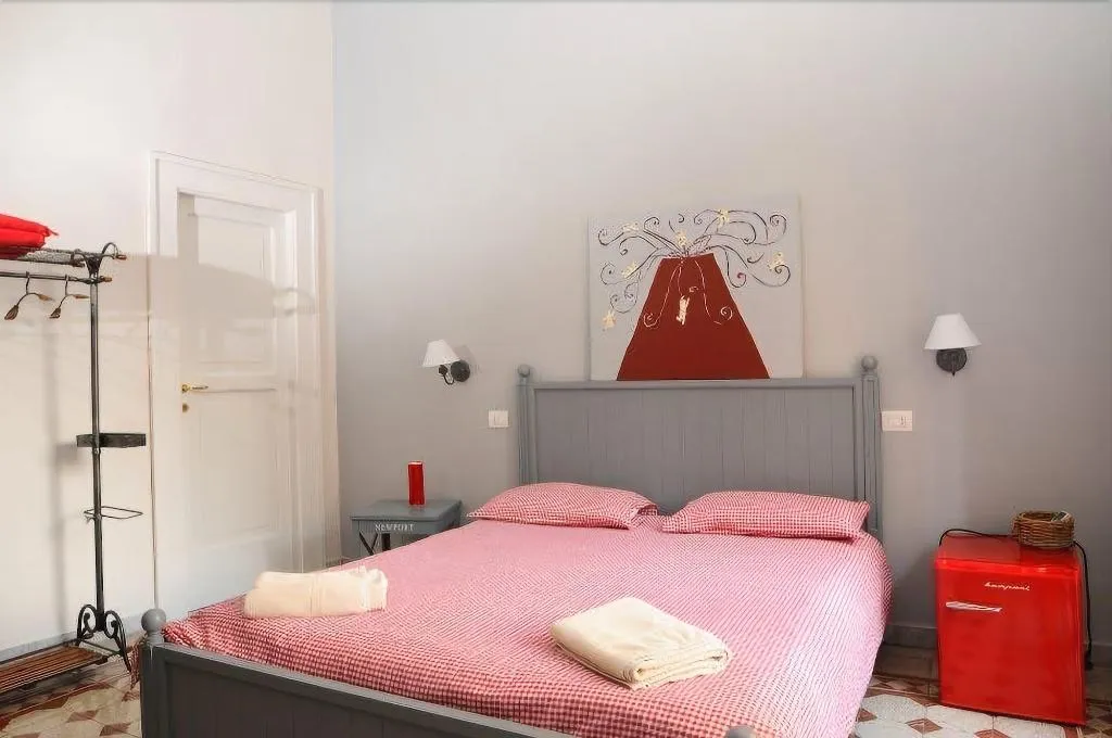Room, B&B Napul'art, Naples