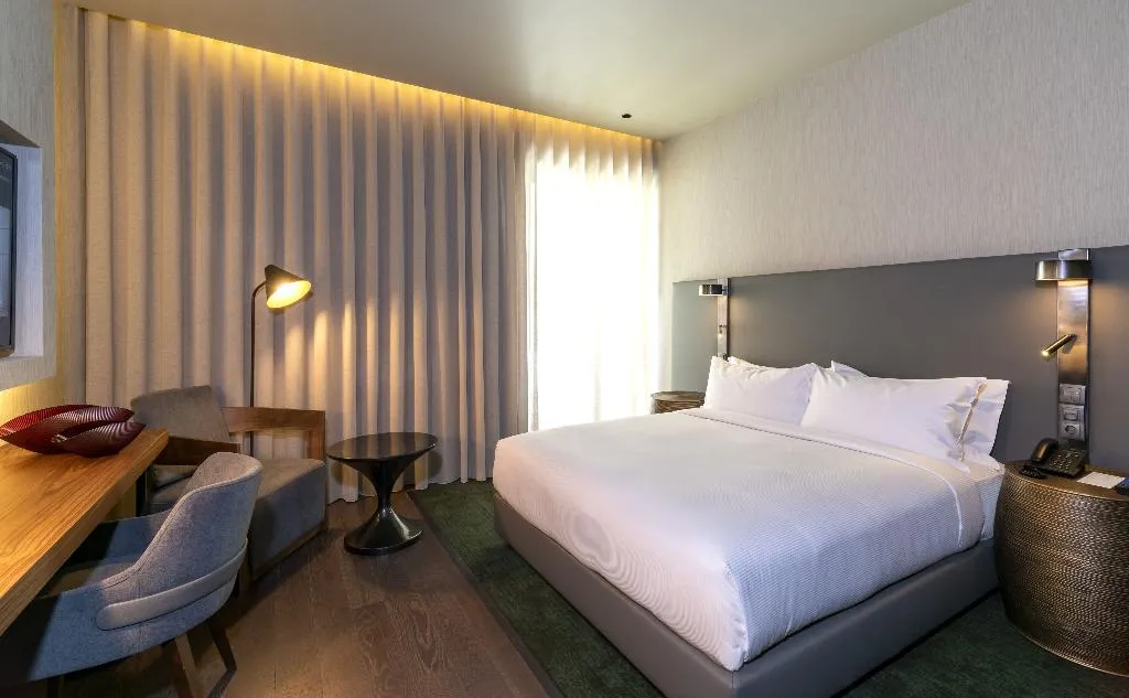 DOUBLE DELUXE KING BED Room, Hilton Porto Gaia, Porto