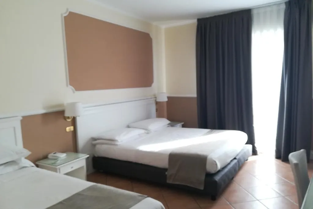 TRIPLE STANDARD Room, Leopardi Napoli, Naples