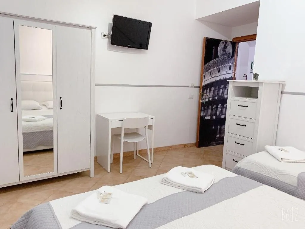 Room, Golden Ratio, Naples