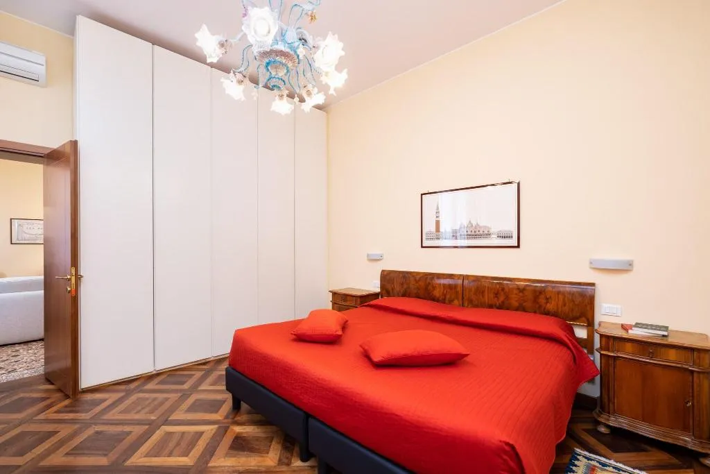 APARTMENT QUEEN BED NON SMOKING Room, Residence Ca' Foscolo, Venice