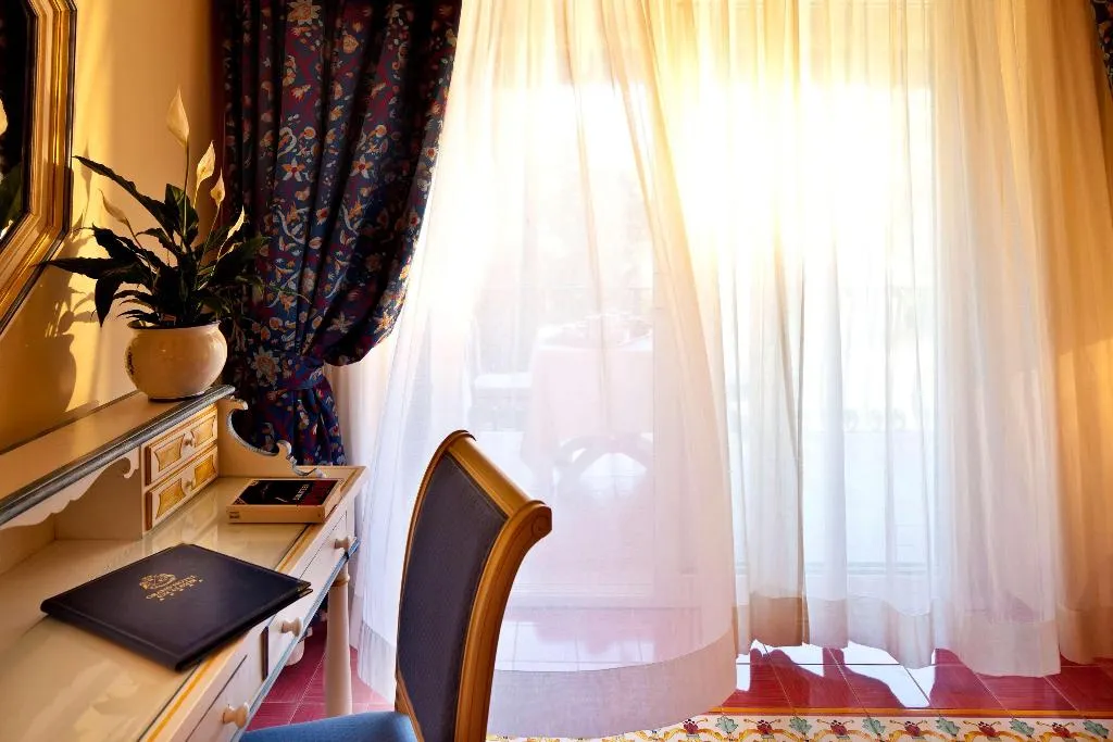 Room, Excelsior Belvedere Hotel & Spa, Naples