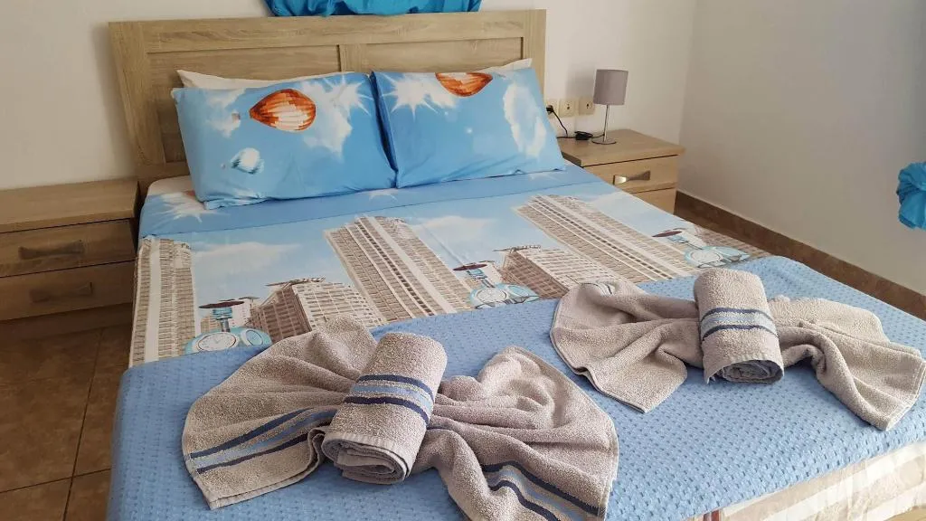 Room, Pleasure Beachside Studios, Santorini