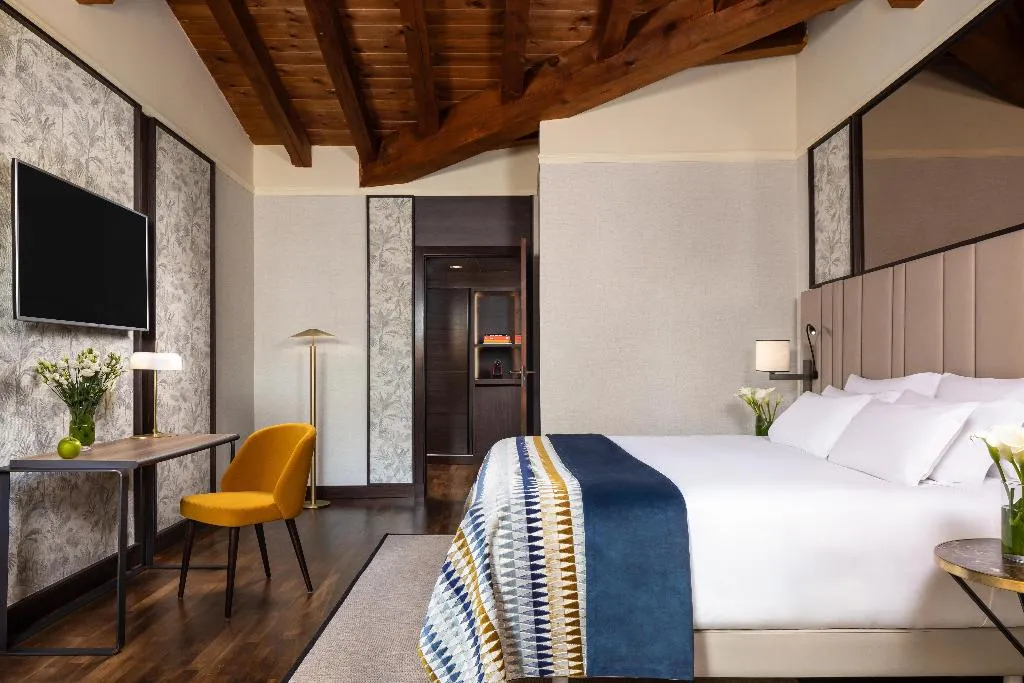 Room, NH Collection Madrid Palacio de Tepa, Madrid